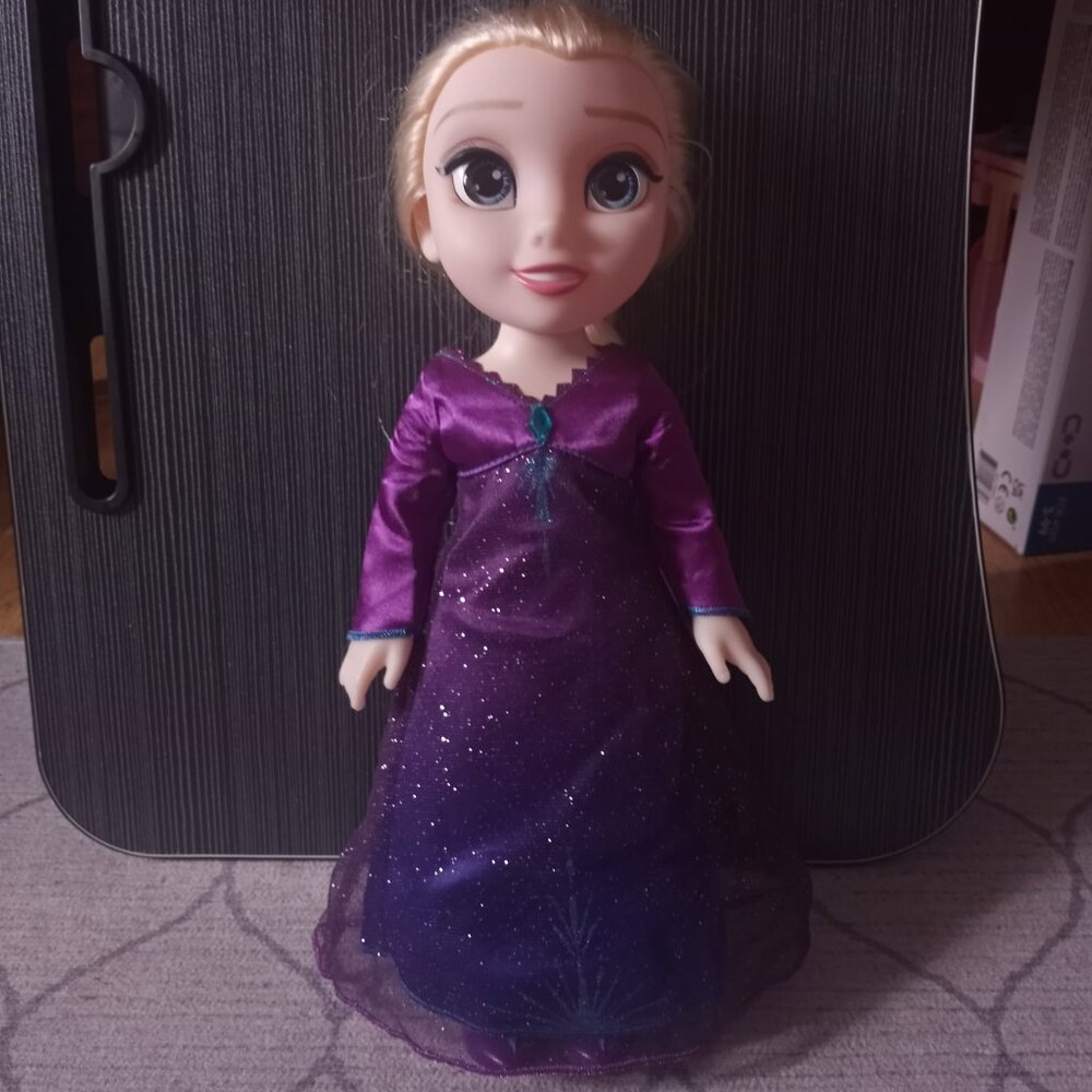 Singing/ talking Elsa doll